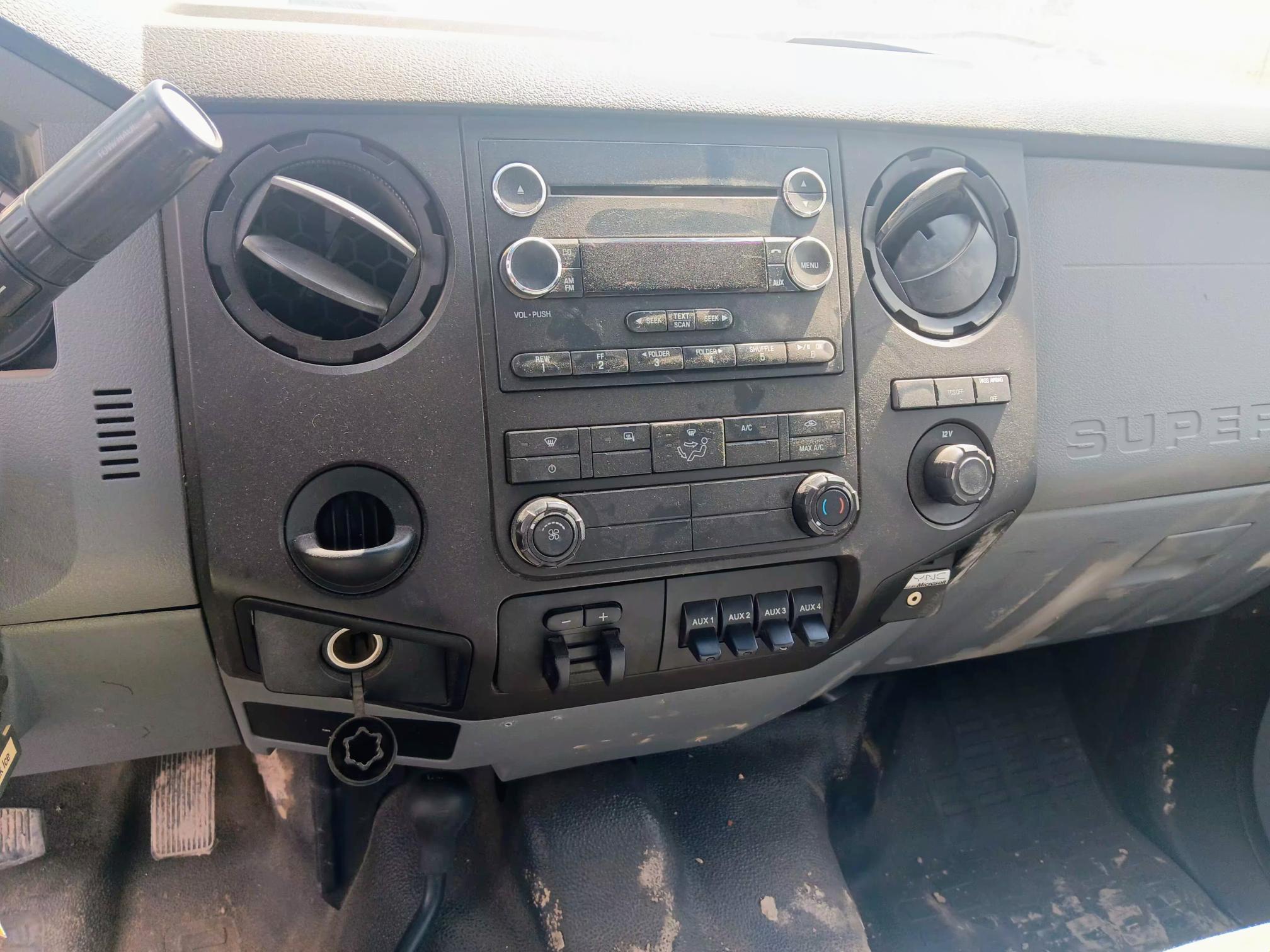 2015 FORD F-550 - Image 11